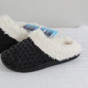 NWT Women Erin Hoodback Slippers Size 9.5-10 ISOTONER Color Black NWT